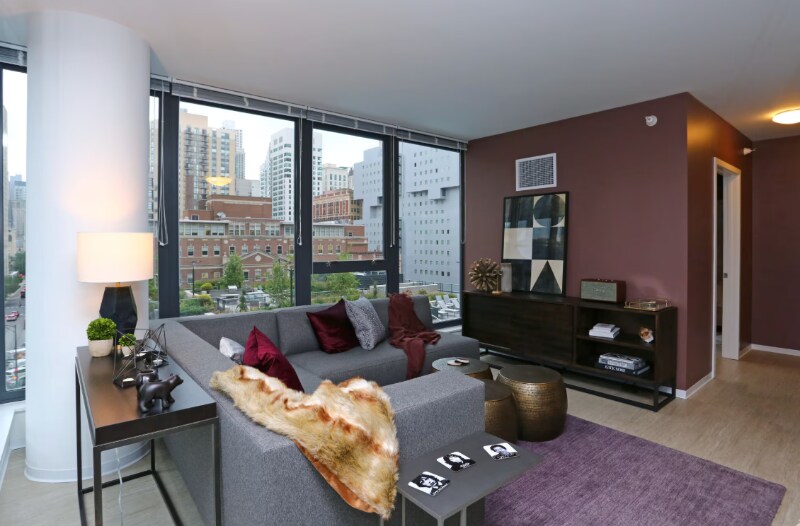 Primary Photo - 160 W Superior St