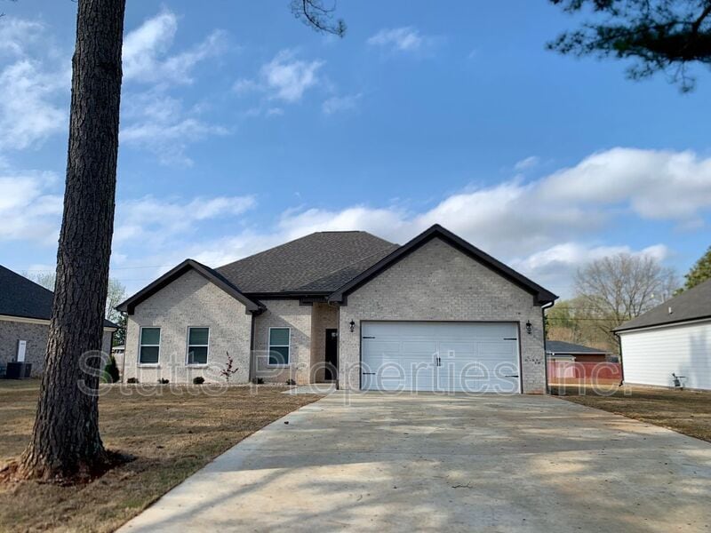 1009 Grand Ave, Muscle Shoals, AL 35661 House Rental in Muscle Shoals, AL
