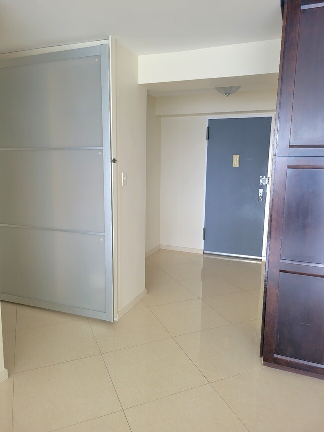 Foto del edificio - 6050 Boulevard E