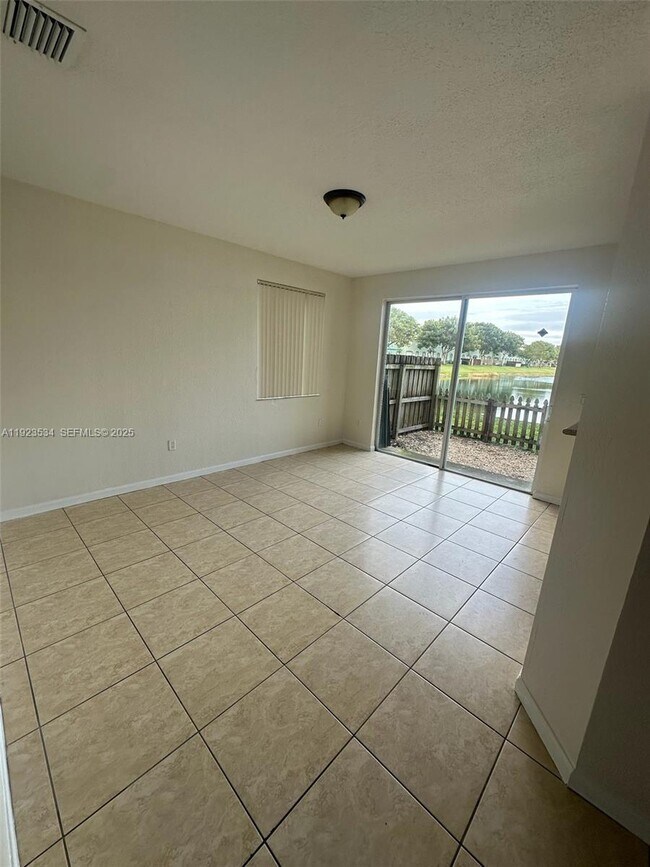 Building Photo - 2505 SE 14th Ave