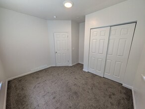 Building Photo - 1760 N 400 E