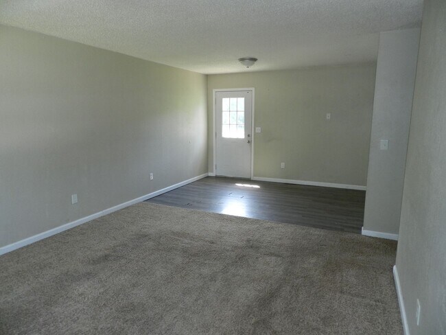 Foto del edificio - 15304 Temple Ln