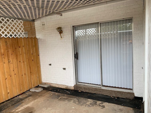 Foto del edificio - 323 John Wesley Blvd