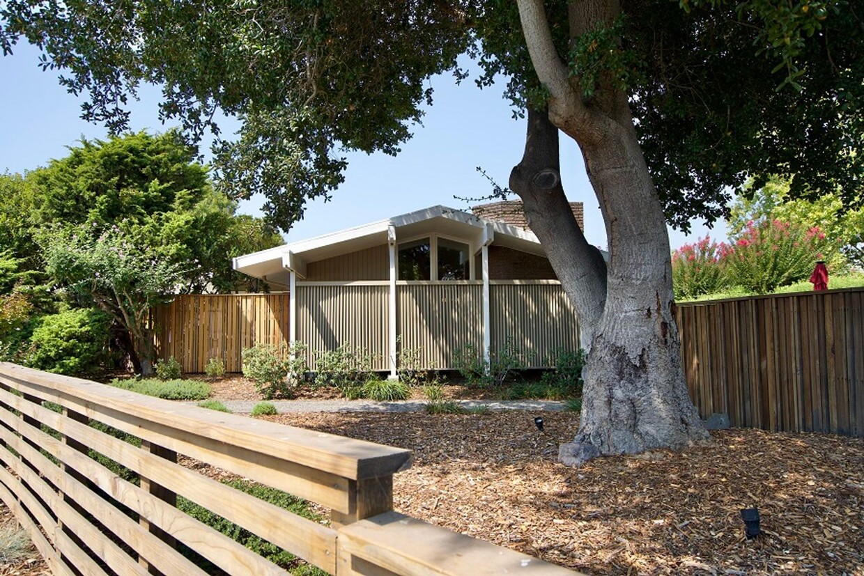 Foto principal - Beautifully Updated Four Bedroom Napa Home