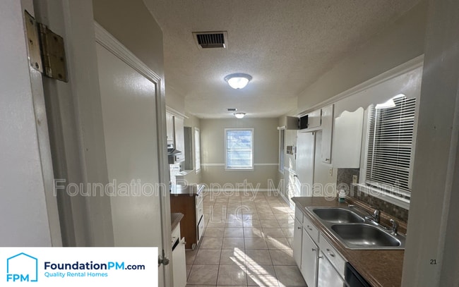 Foto del edificio - 5399 Meadowick Ave