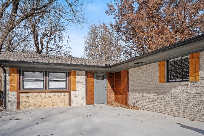 Foto del edificio - 513 Manor Dr