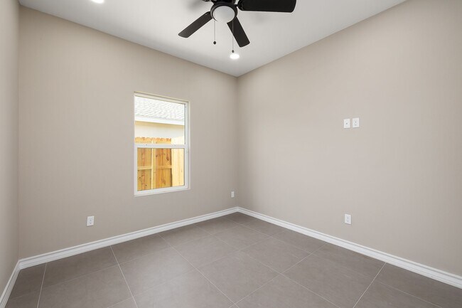 Foto del edificio - 5809 Puffin Ave