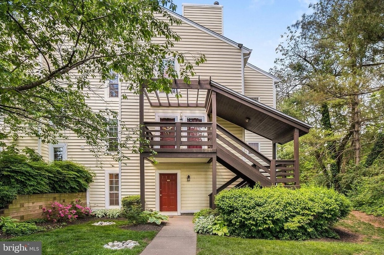 Photo - 9937 Oakton Terrace Rd (Oakton, VA)