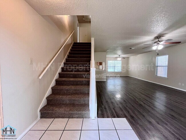 Foto del edificio - 8143 Chestnut Manor Dr