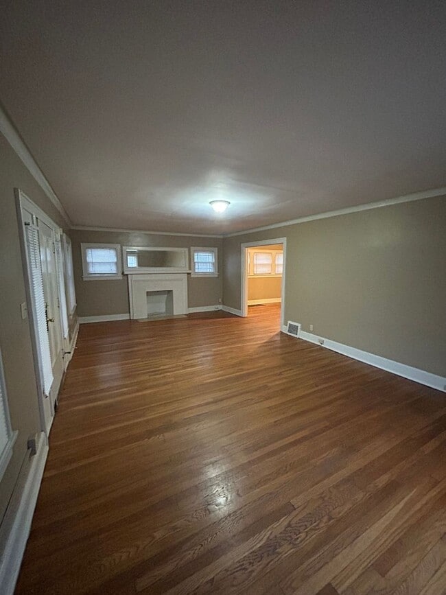 Building Photo - Coming Soon! Home for rent near UMKC! 3 Be...