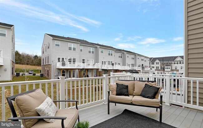 Building Photo - 114 Chamomile Ct