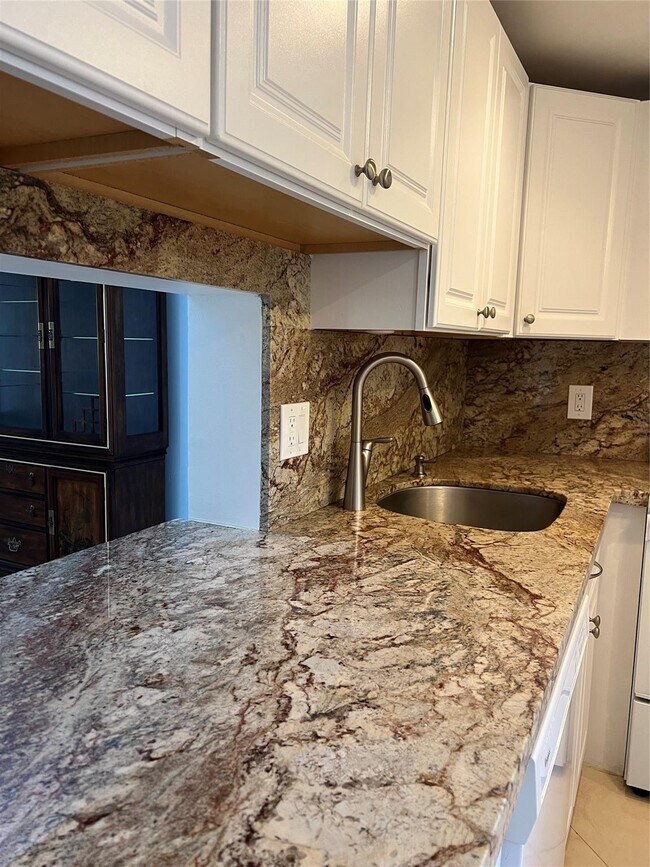 Foto del edificio - 2615 NE 3rd Ct