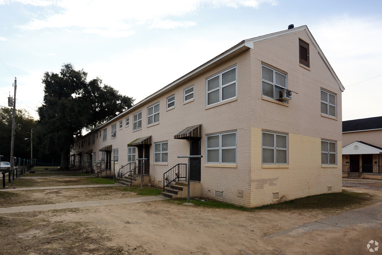 Building Photo - Oaklawn Homes