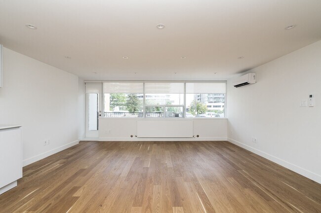 Building Photo - 4 Overland Drive