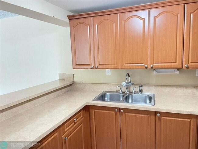 Foto del edificio - 5855 Washington St