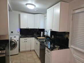 Building Photo - 709 Windy Rd