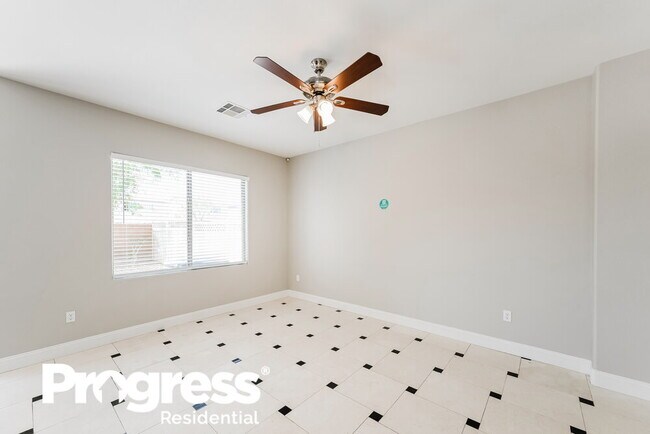 Foto del edificio - 5465 Tinker Toy Ave