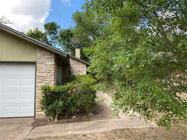 Building Photo - 1503 No Mor Cove
