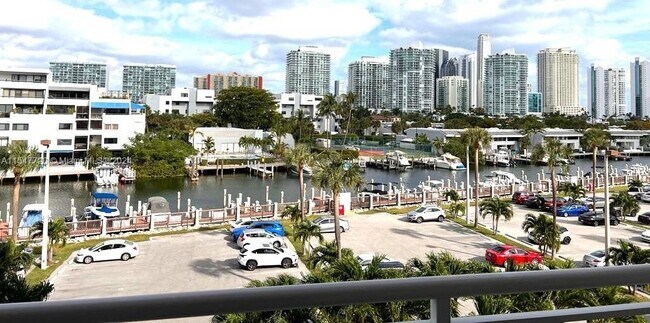 Foto del edificio - 400 Kings Point Dr