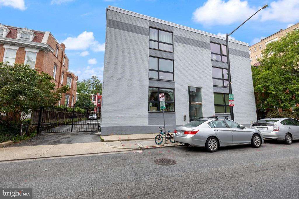 Foto principal - 1514 Newton St NW