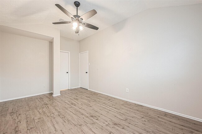 Foto del edificio - 9247 Autumnsong Dr