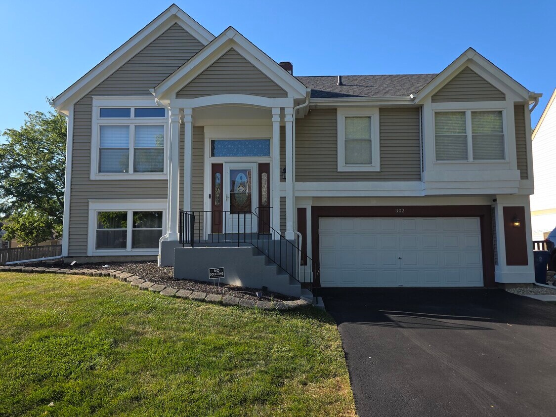 Building Photo - 302 Barton Ct