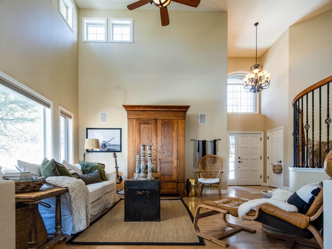 Foto del edificio - 30390 Beaver Creek Ln