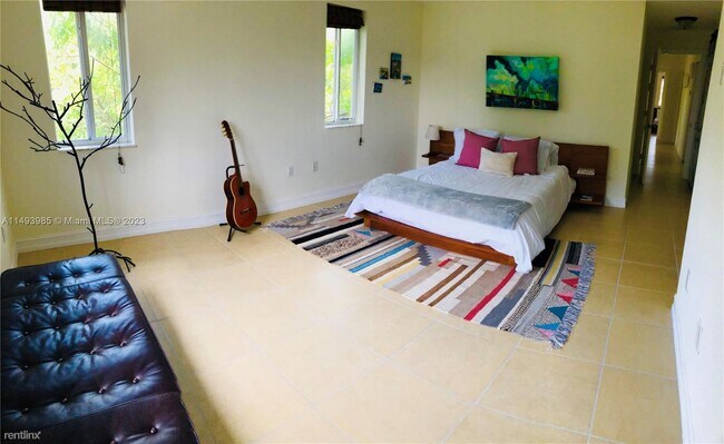 Foto del edificio - 4 br, 3 bath House - 2545 SW 18th St