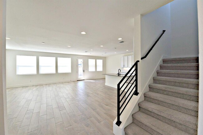 Building Photo - 9107 Silica Dr