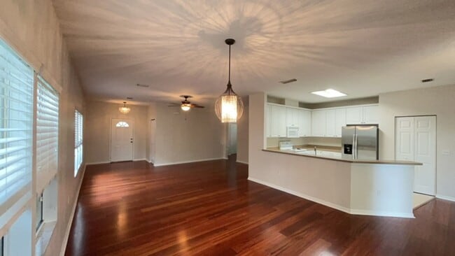 Building Photo - Great Home in Ellis Park. Sub Lease