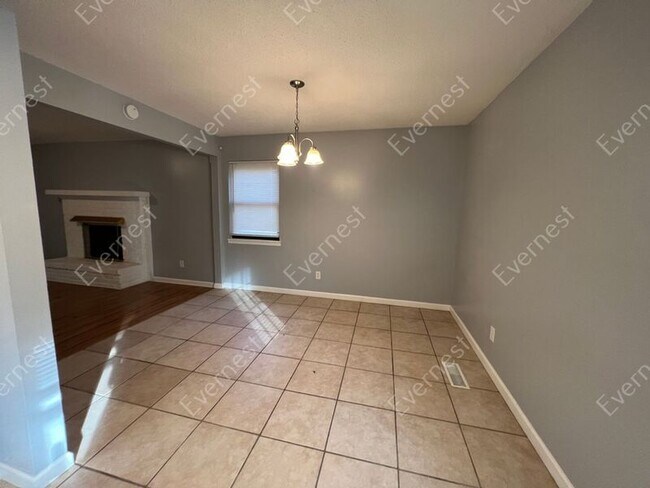 Foto del edificio - 933 Pine Hill Rd