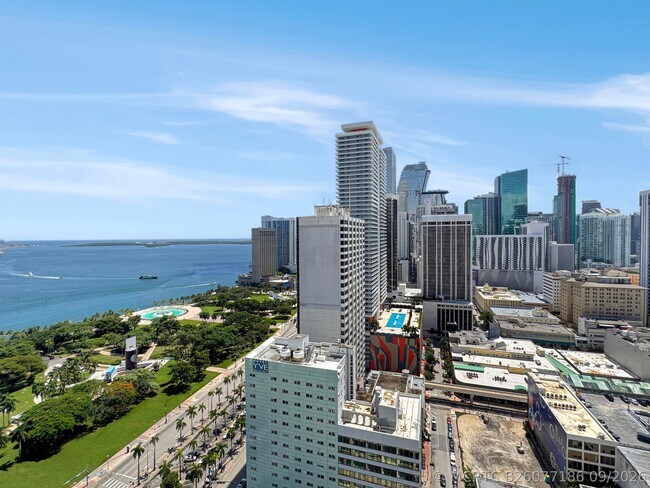 Foto del edificio - 244 Biscayne Blvd