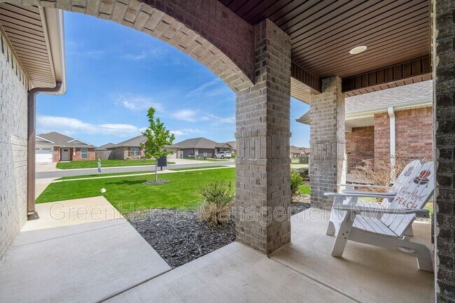 Foto del edificio - 6111 NW McClellen St