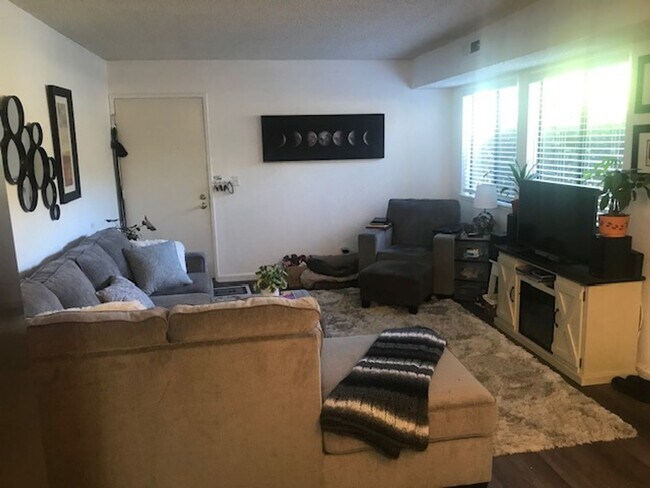Foto del edificio - Lovely Auburn Woods 1 Bedroom 1 Bath Townhome