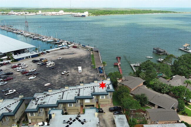 Building Photo - 921 Marine Dr
