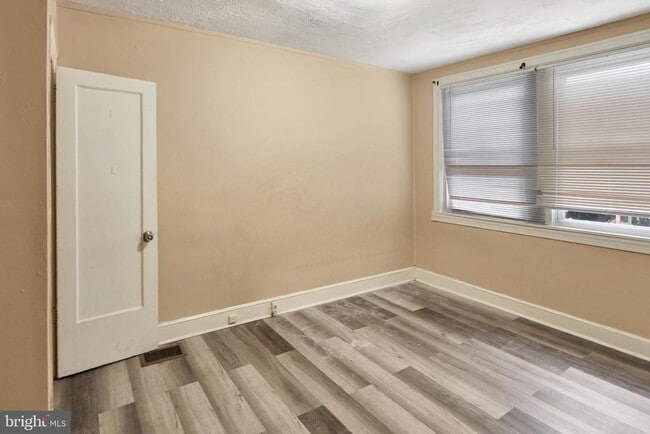 Building Photo - 204 W 35th St