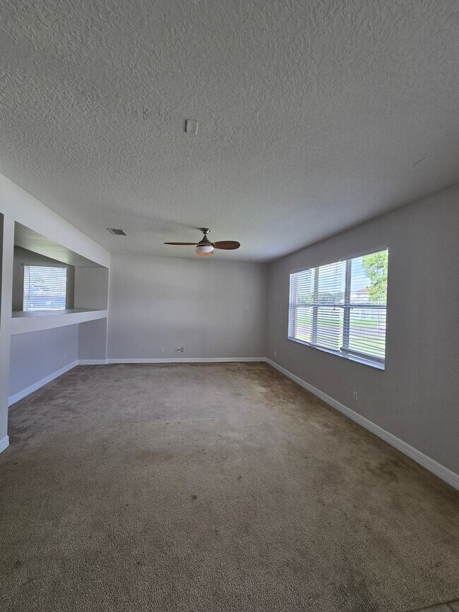 Foto del edificio - Beautiful 3BD / 2BA Home in Gated Communit...