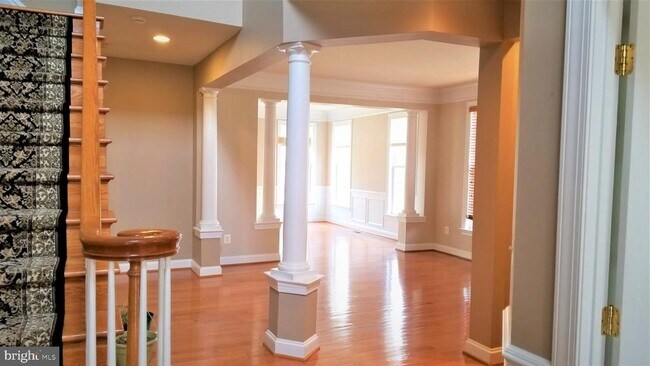 Building Photo - 43649 Riverpoint Dr