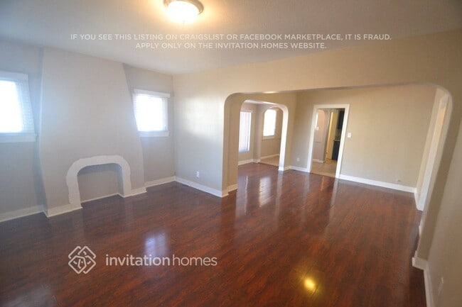 Building Photo - 604 W 105th St