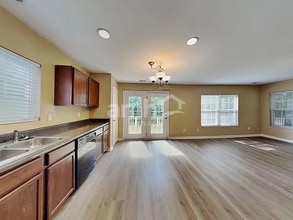 Building Photo - 100 Trayesan Dr