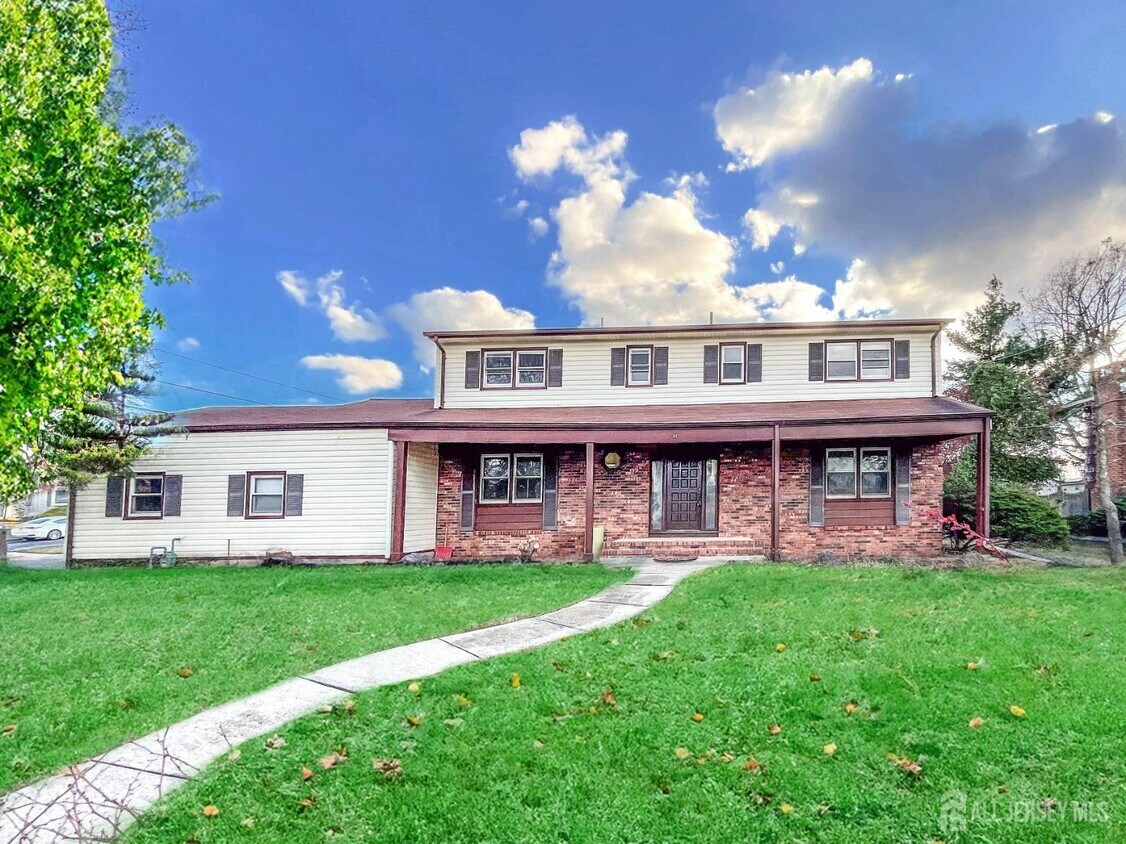 Primary Photo - 215 Monroe Ave