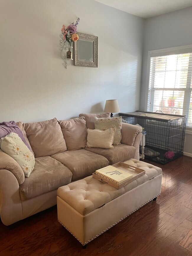 Living area - 1250 Parkwood Cir SE