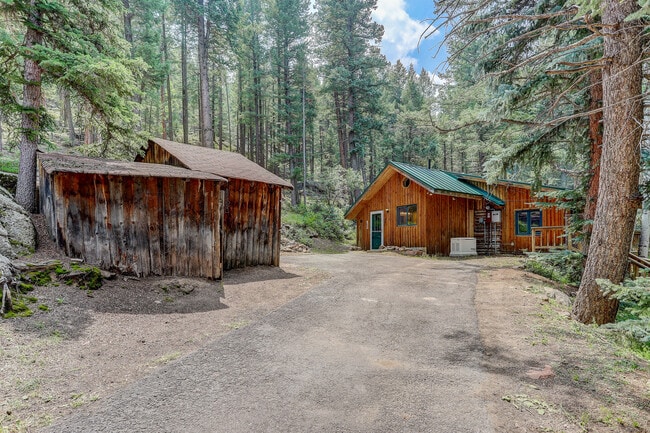 Firewood and storage shed - 15 Ranch Trl