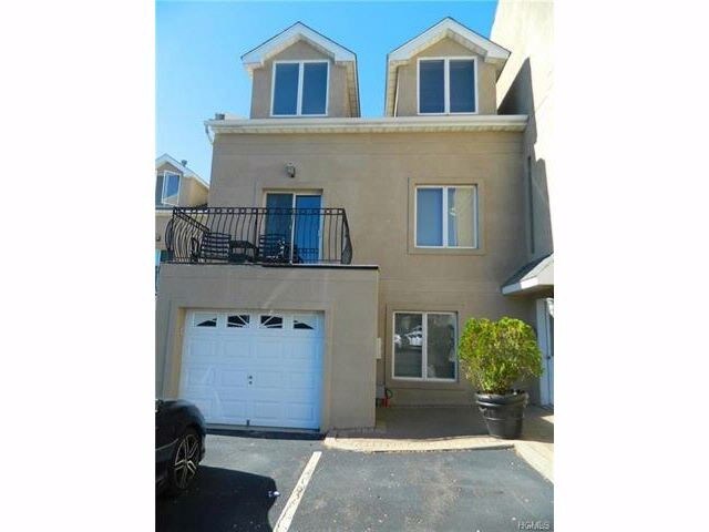 Primary Photo - 1418 Outlook Ave
