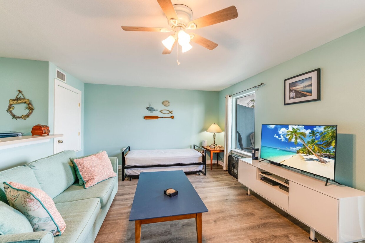 Foto principal - 15010 Leeward Dr