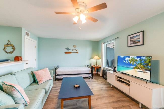 Building Photo - 15010 Leeward Dr