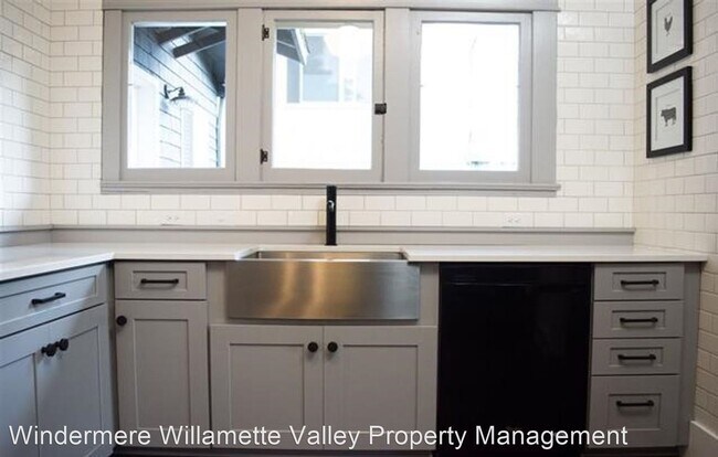 Foto del edificio - 1 br, 1 bath House - 117 NW 11th St.