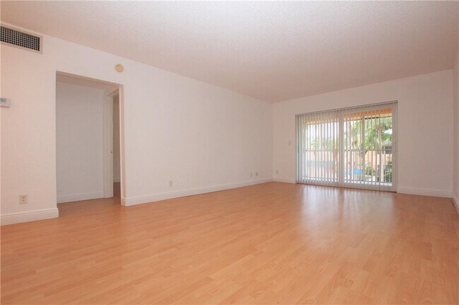 Foto del edificio - 760 SE 2nd Ave