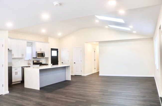 Foto del edificio - 19 Primrose Ave W