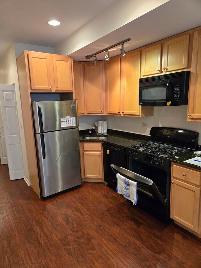 Foto del edificio - 2819 N Kedzie Ave